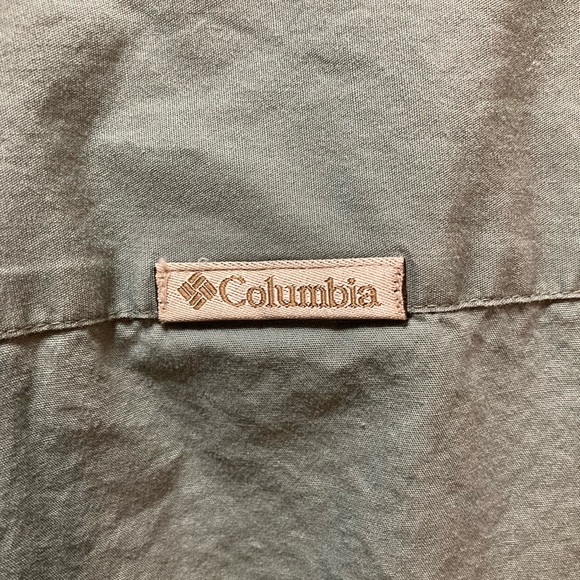 Women’s button up Columbia shirt - Picture 4 of 5